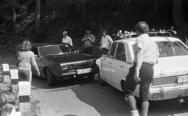frontal collision between two cars, many onlookers